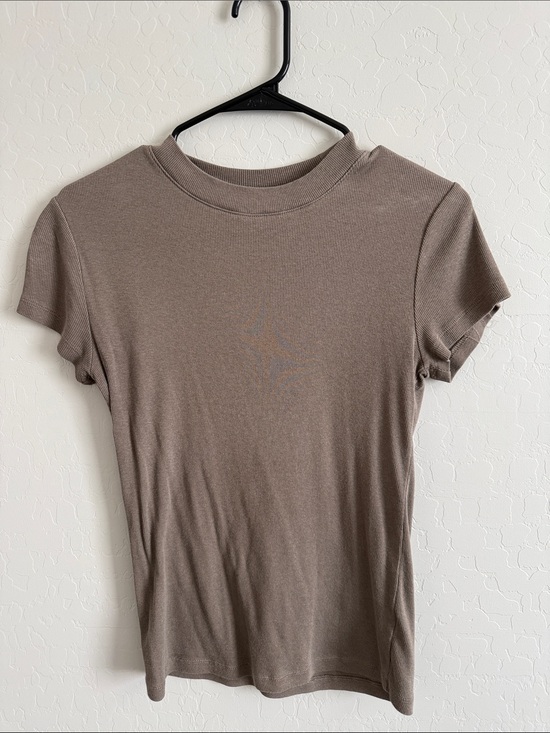 a new day Tops - Classic Short Sleeve Crewneck Top in Brown